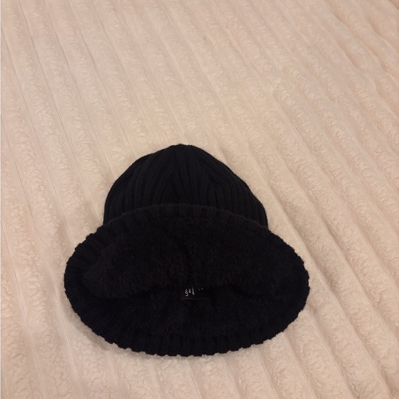 Black ribbed, knitted fleece lined beanie - Picture 2 of 2